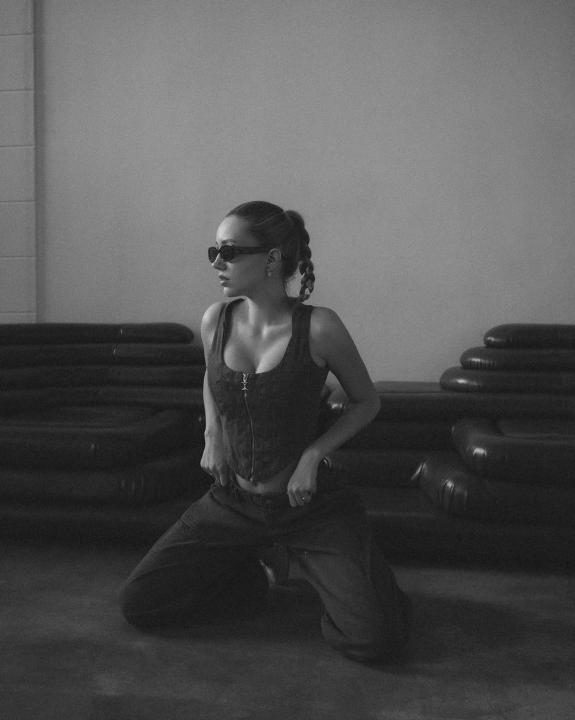 Webcam chat profile for MissVanessa: Glasses