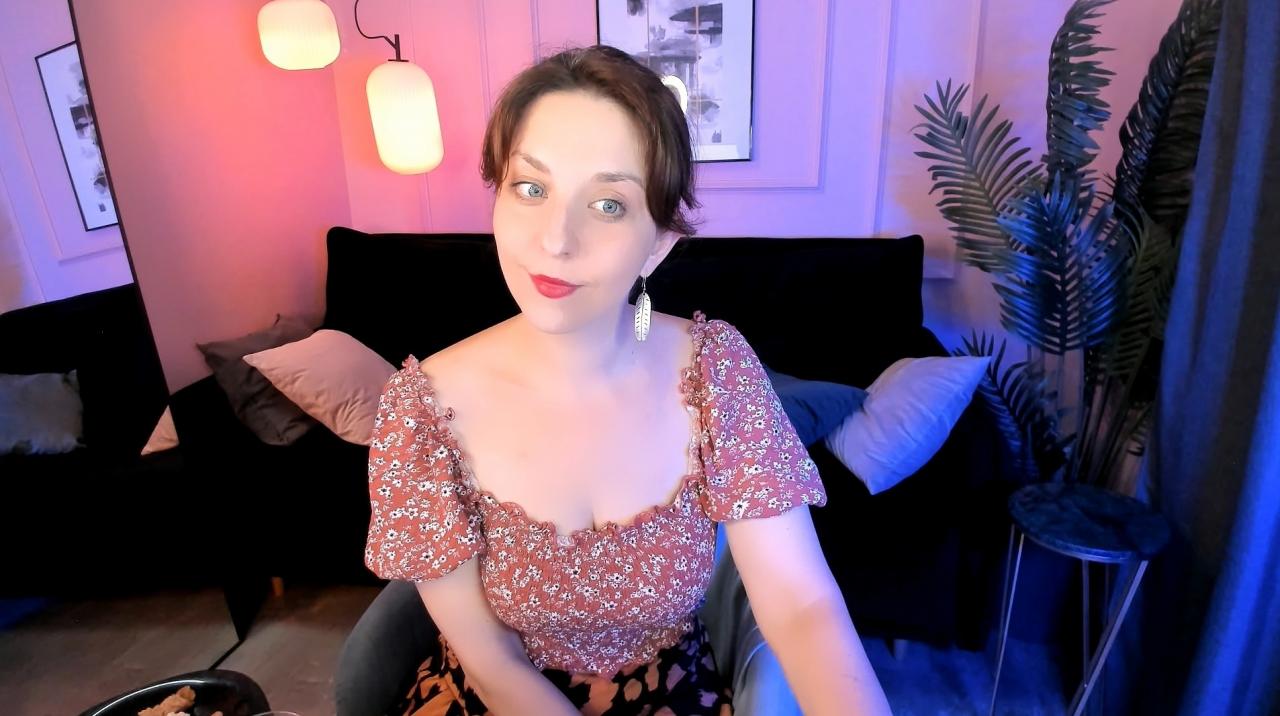 Webcam chat profile for MargarettFatal: Legs, feet & shoes