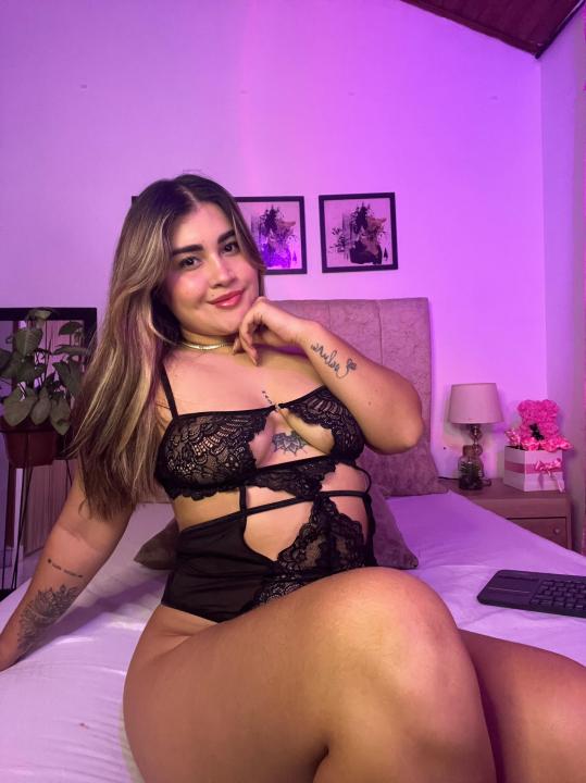 Webcam chat profile for maylydavis: Legs, feet & shoes