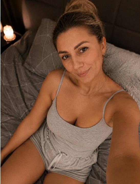 Webcam chat profile for LadyEnigma: Ask about my Hobbies