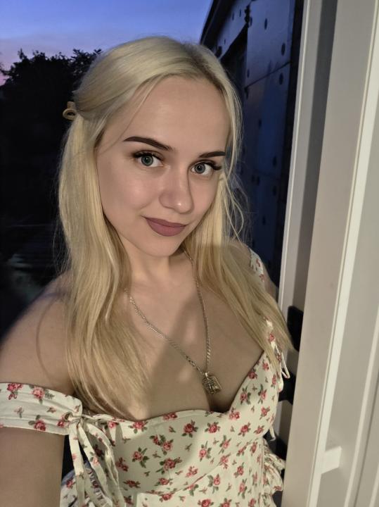 Webcam chat profile for Sloanne: Ask about my Hobbies