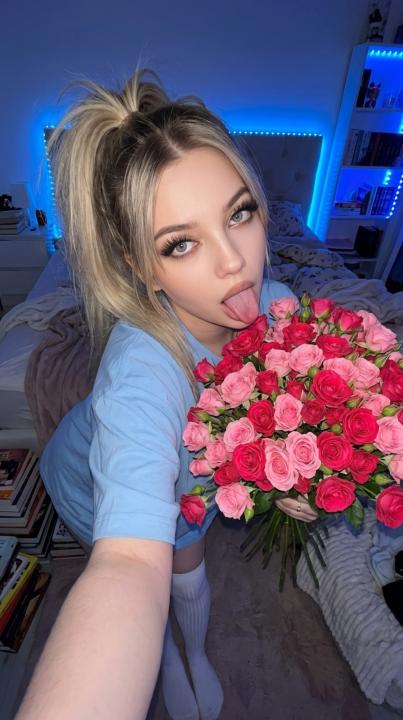 Webcam chat profile for BlackElla: Dancing