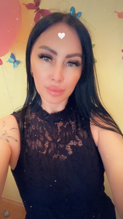Webcam chat profile for Milana345: Exercise