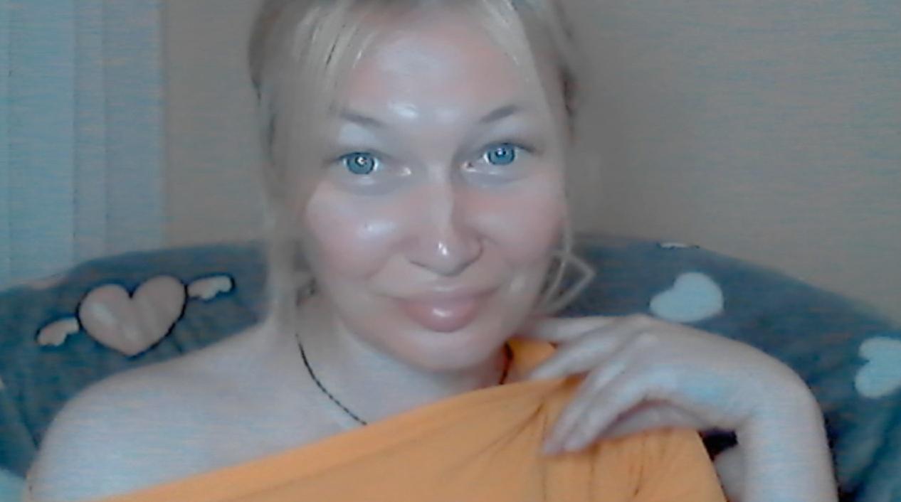 Webcam chat profile for PixelatedDream1: Humor