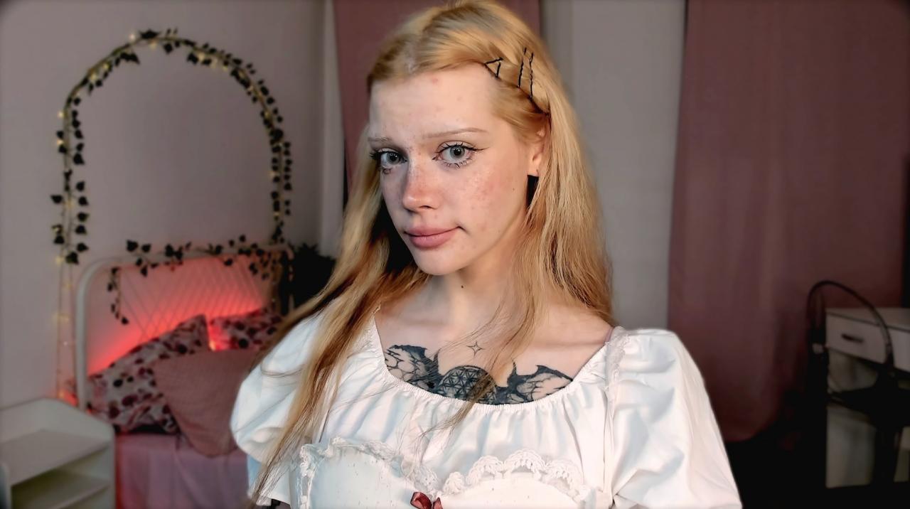 Webcam chat profile for SweetMell: Leather