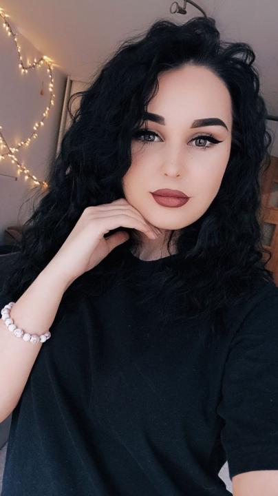 Webcam chat profile for KrisYa: Outfits