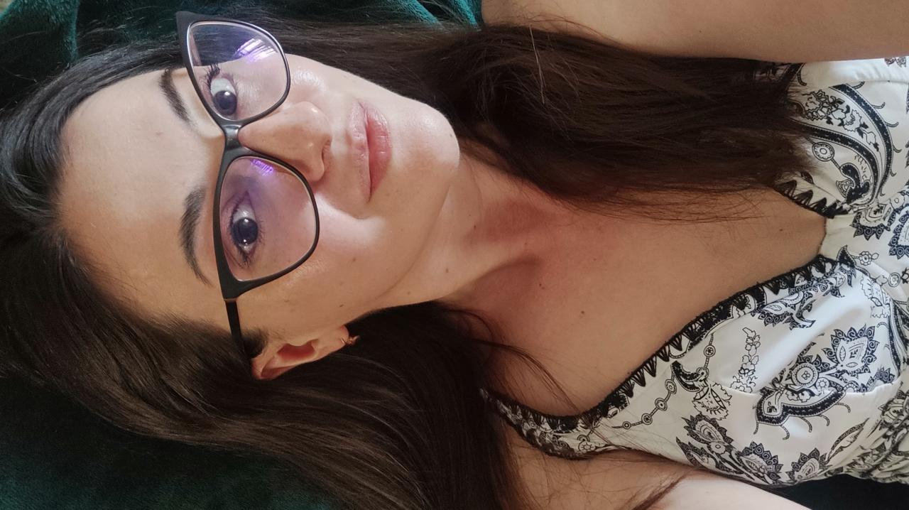 Webcam chat profile for MissMoonlight: Ask about my Hobbies