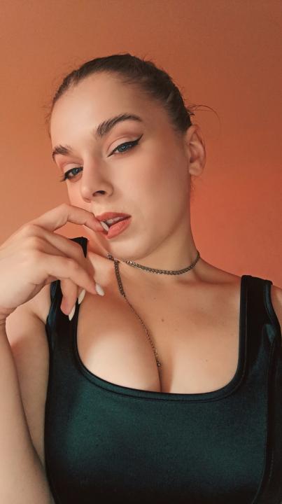 Webcam chat profile for Miralyn: Ask about my Hobbies