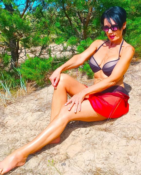 Webcam chat profile for AdorableAnna: Legs, feet & shoes