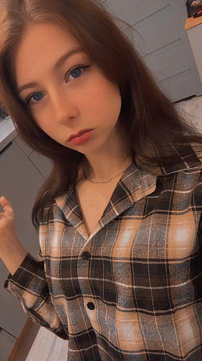 Webcam chat profile for KrisstinaSkay: Smoking