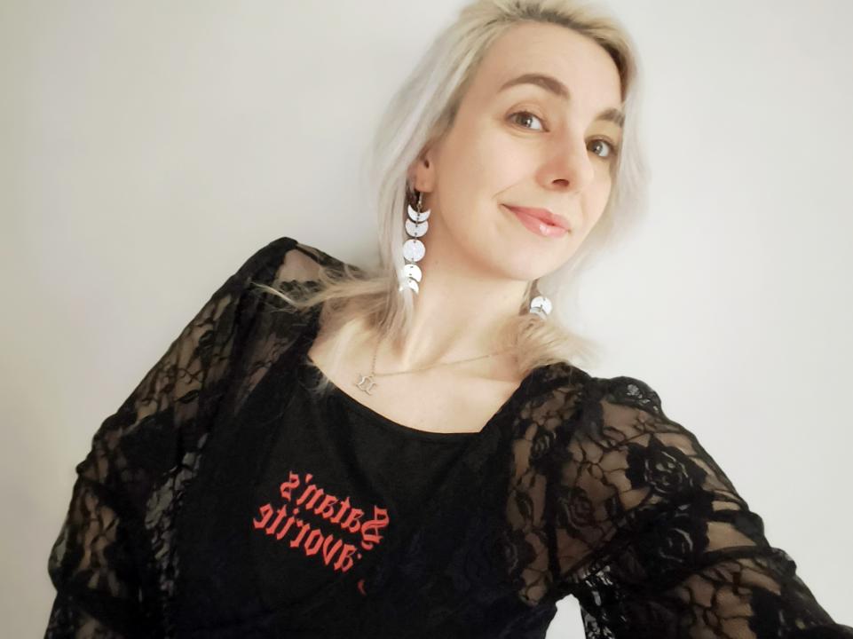 Webcam chat profile for freeanne: Piercings & tattoos