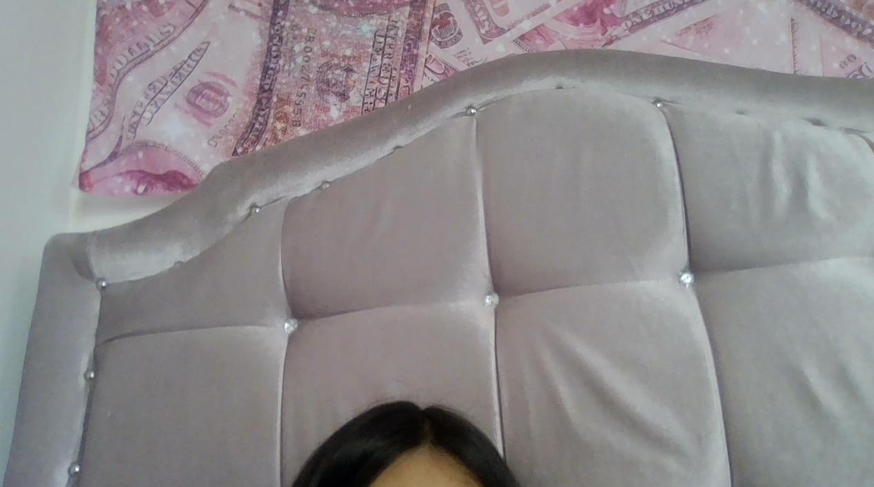 Webcam chat profile for IsaPink: Kissing