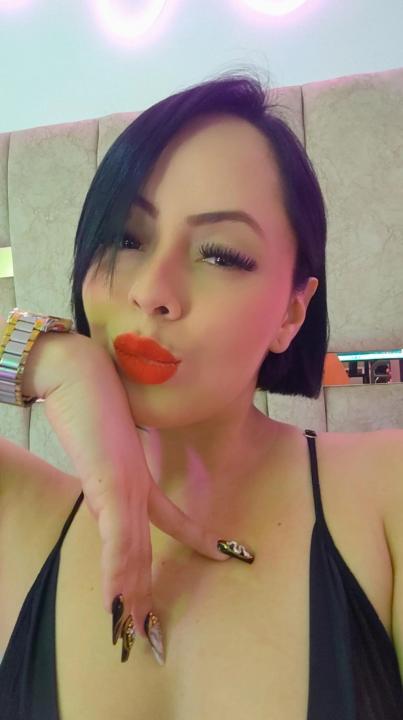 Webcam chat profile for BiancaLuxor: Legs, feet & shoes