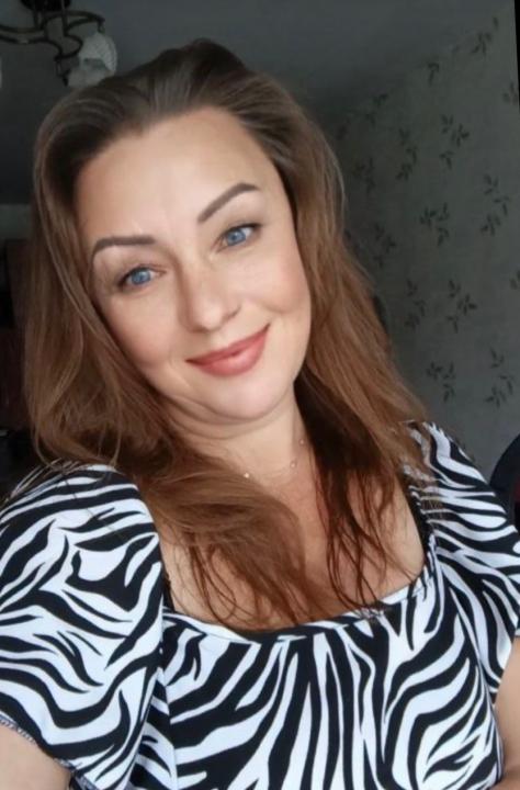 Webcam chat profile for GlamRoom: Travel