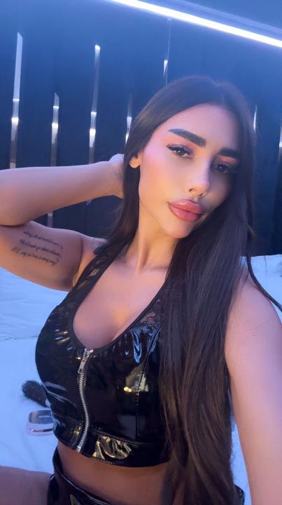 Webcam chat profile for YourGoddess1: Exhibition
