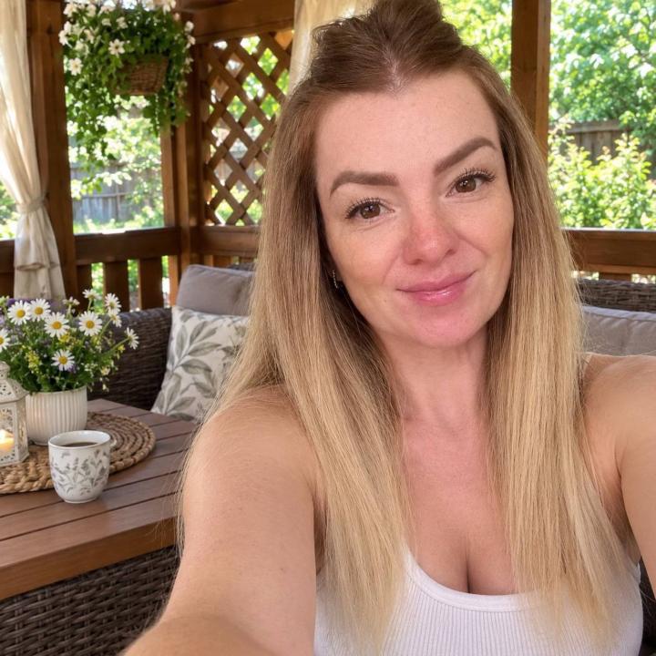 Webcam chat profile for EmiliaLynn: Ask about my Hobbies