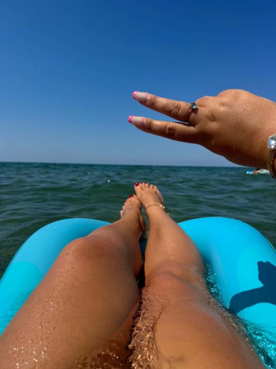 Webcam chat profile for AnnaAngelAnn: Legs, feet & shoes