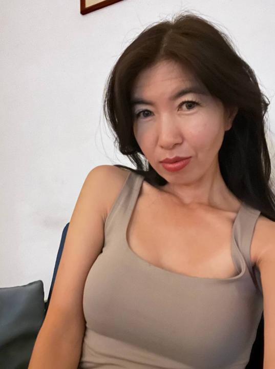 Webcam chat profile for MoonSoul: Ask about my Hobbies