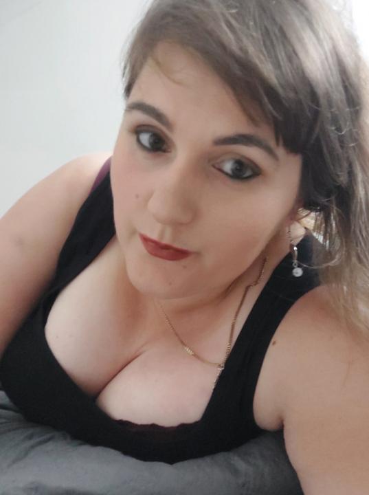 Webcam chat profile for LoreLove: Books/Reading