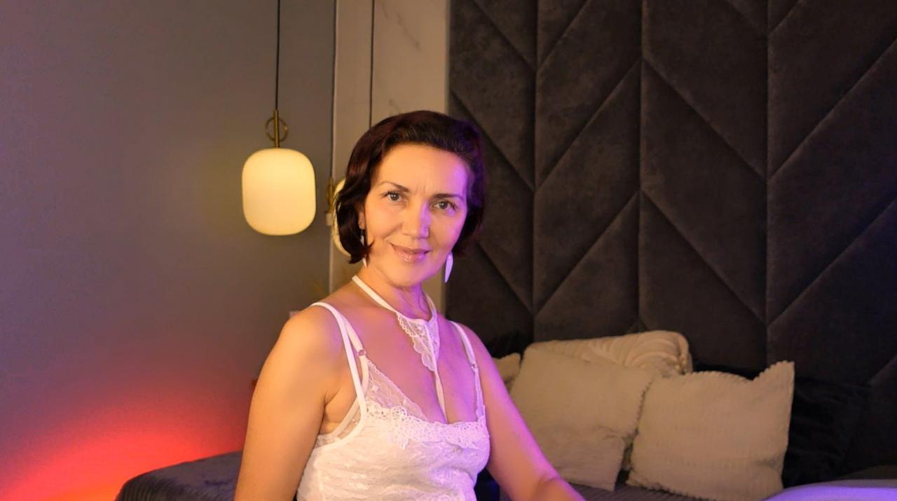 Webcam chat profile for IreneMarlow: Leather