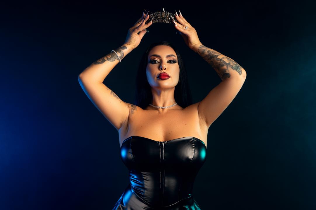 Webcam chat profile for MissElenya: Dominatrix