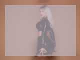 Connect with webcam model EmmaSage: Nails