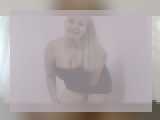 Adult chat with HoneyBuns: Strip-tease