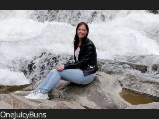 View OneJuicyBuns profile in Make New Friends category
