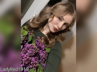 View ladyred1919 profile in Make New Friends category