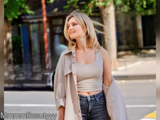 Visit MmmmBeautyyy profile