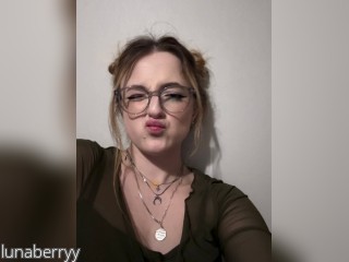 Visit lunaberryy profile