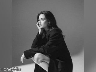 Visit HoneyMia profile