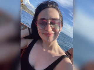 Visit Laura27 profile