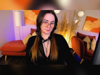 View EmmaBloomm profile in Strip HiLo category