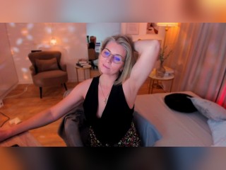 View AnnieLight profile in Strip HiLo category