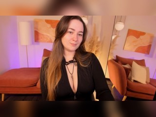 View EmmaBloomm profile in Strip HiLo category