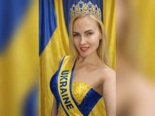 View AshleyLily profile in Girls - A Little Shy category