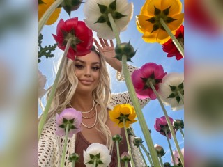 View MissReese profile in Girls - Not So Shy category