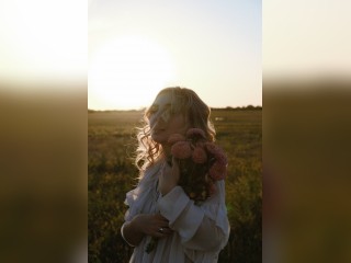 View LovelyAura profile in Make New Friends category