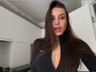 Visit Layra profile