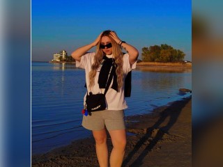 Visit AvelineMay profile