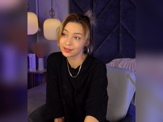 View AlysiaSun profile in Girls - A Little Shy category