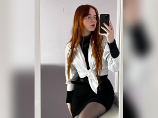 Visit sweetiefoxxxy profile