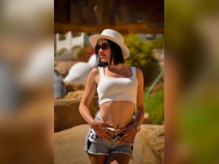 View O1riana profile in Make New Friends category