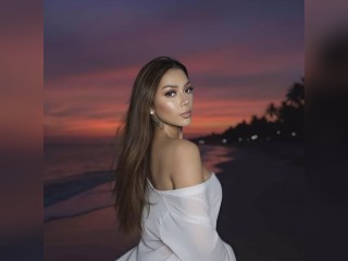 Visit AluxeAndrea profile