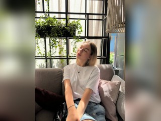 Visit ChloeBennett profile