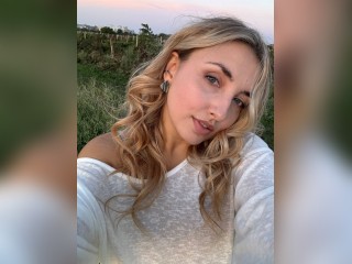 View LovelyAura profile in Girls - A Little Shy category
