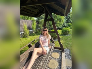 View HeelsLadyX profile in Girls - Not So Shy category