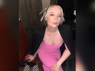 Visit HeyLolaTheOne1 profile