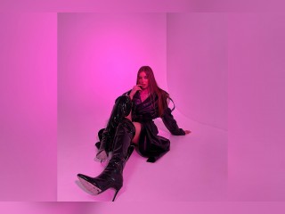 Visit SweeeettieGirll profile